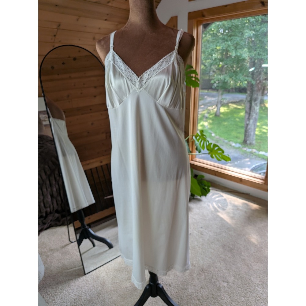 Vintage Ivory Lace Trim Full Slip Lingerie Made in USA White 36 Average - Picture 4 of 10